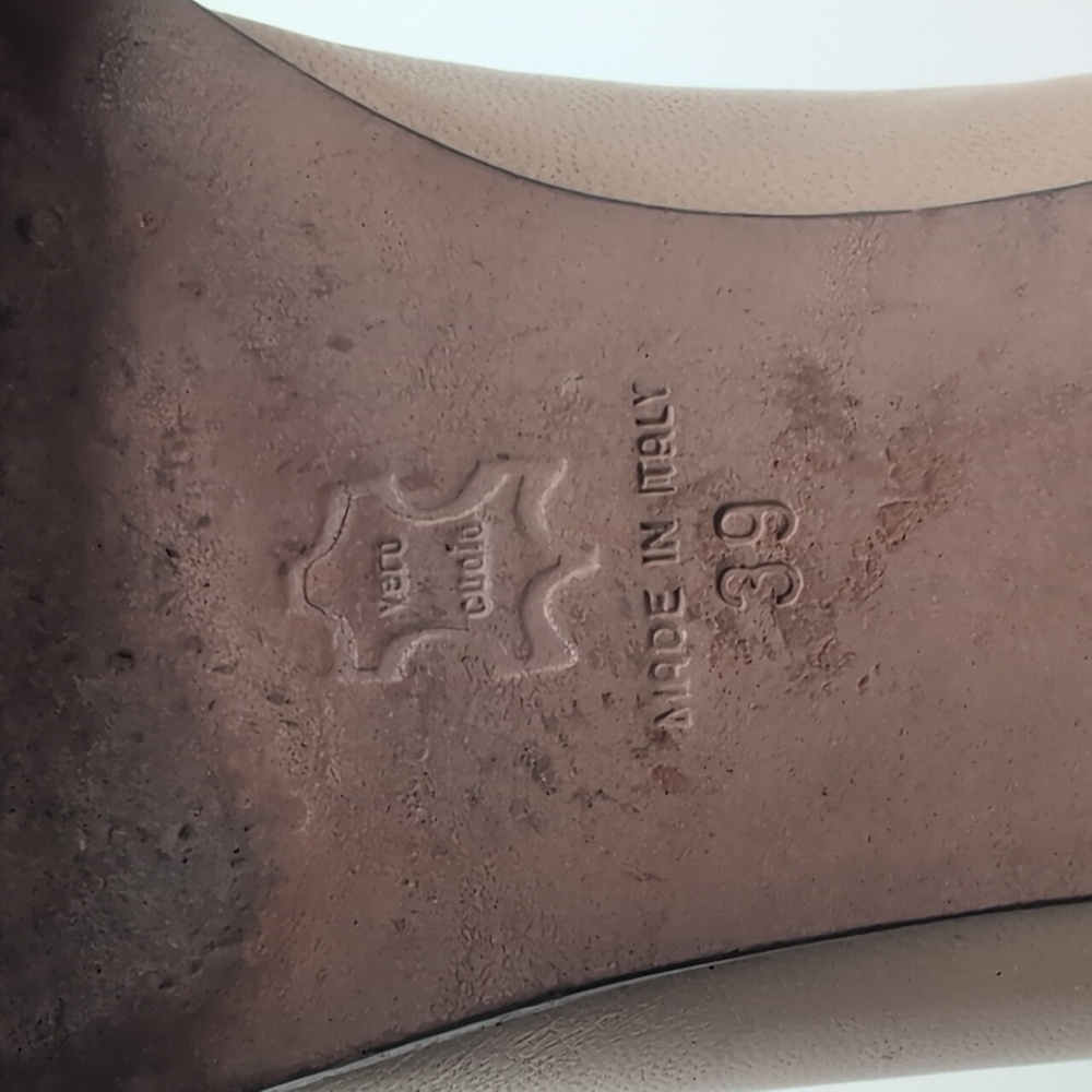Browns Couture | Elegant Beige and Black Women's Shoes - Picture 7 of 9